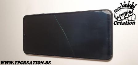 01 SAMSUNG GALAXY A50